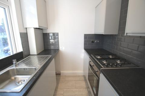 3 bedroom maisonette to rent, Burnley Road, London