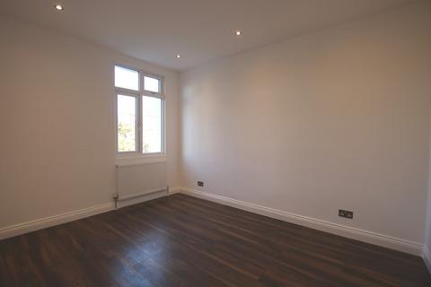 3 bedroom maisonette to rent, Burnley Road, London