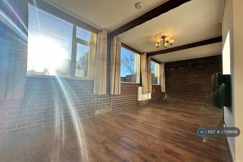 3 bedroom terraced house to rent, Raynville Close, Leeds, LS13