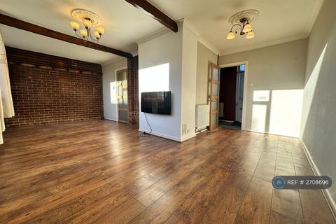 3 bedroom terraced house to rent, Raynville Close, Leeds, LS13