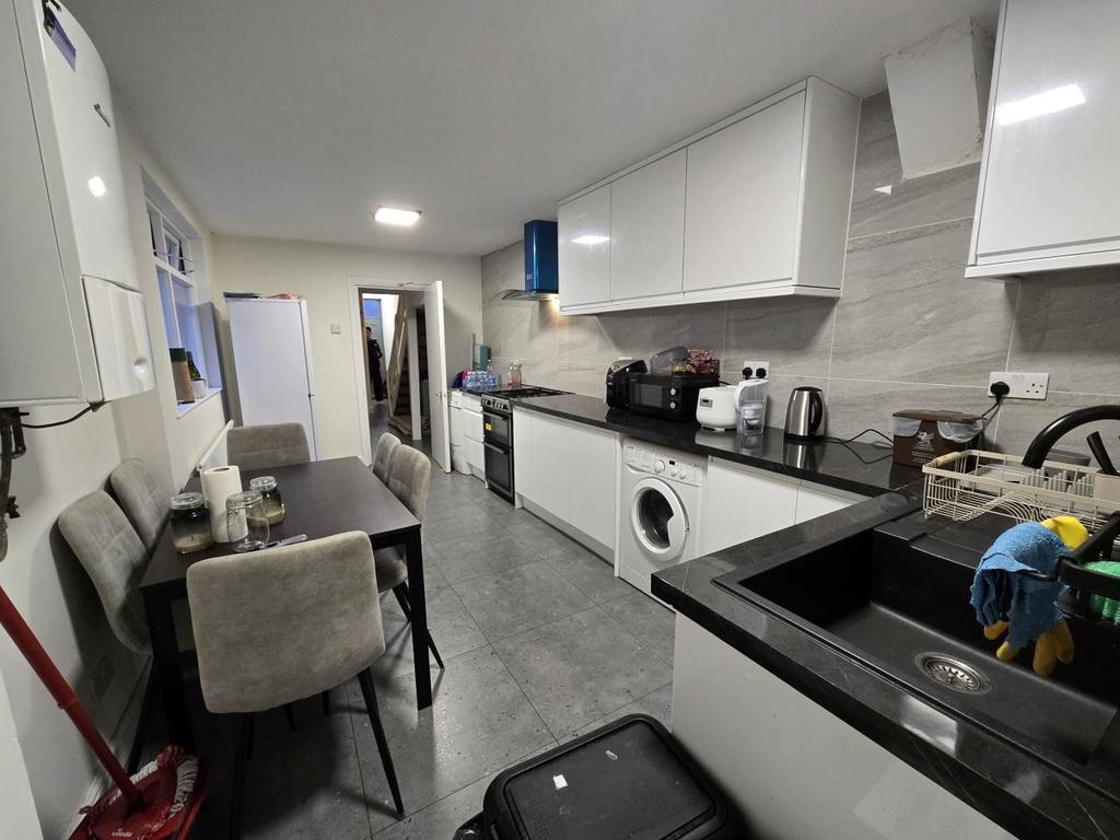 Kitchen (2)