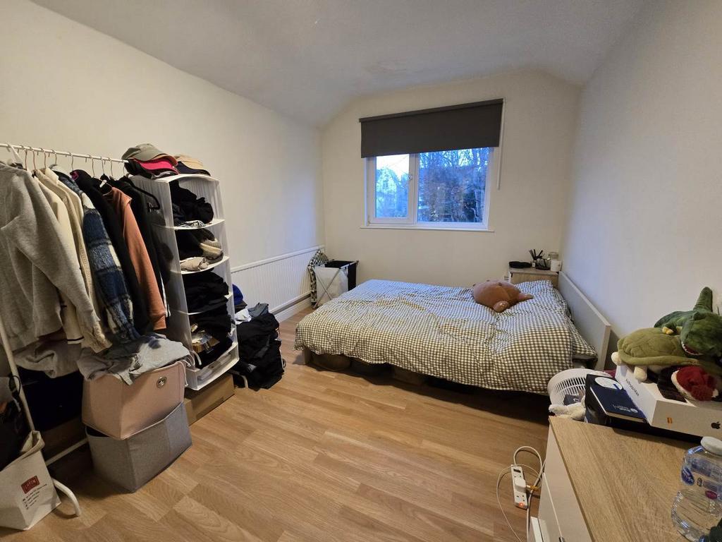 First floor rear bed