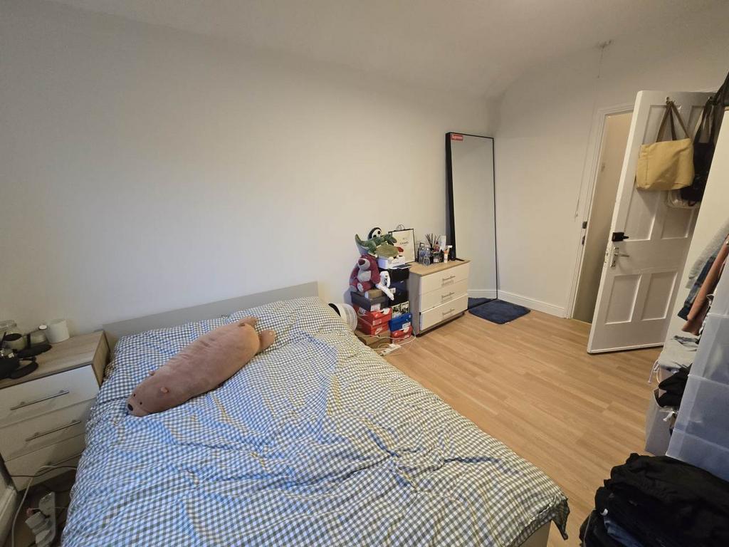 First floor rear bed