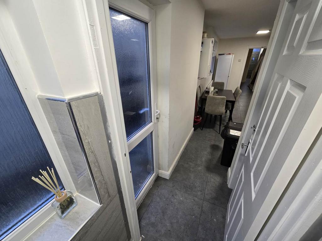 Ground floor WC (2)