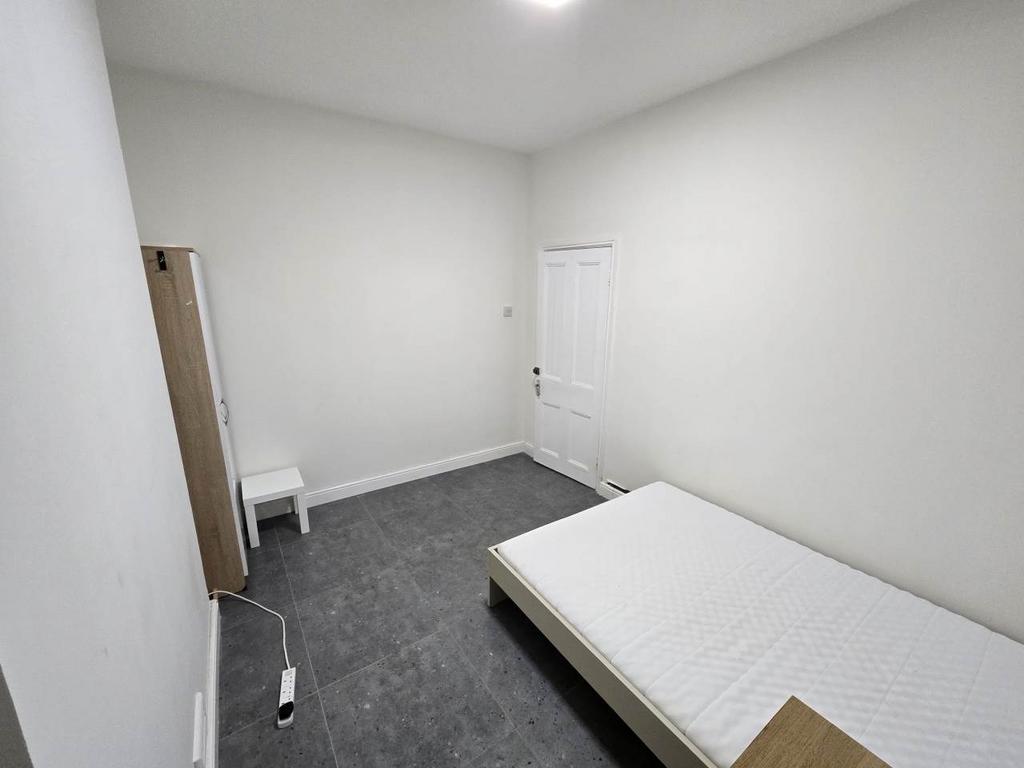 Ground floor middle
