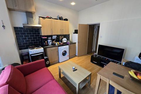 1 bedroom flat to rent, Claude Road, Roath,