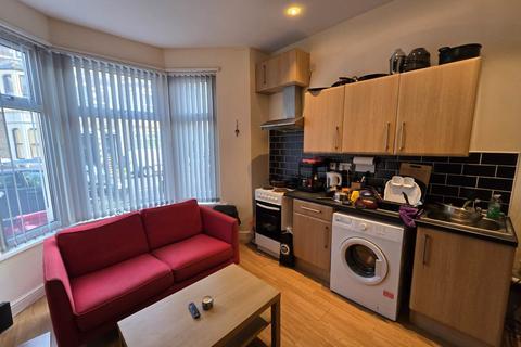 1 bedroom flat to rent, Claude Road, Roath,