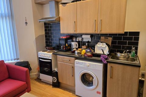 1 bedroom flat to rent, Claude Road, Roath,