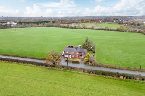 4 bedroom cottage for sale, Aldford Road, Huntington
