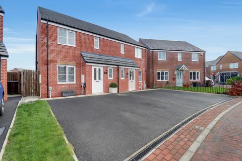 3 bedroom semi-detached house for sale, Taylor Road, Castleford, West Yorkshire, WF10