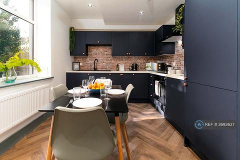 1 bedroom in a house share to rent, Grimshaw Lane, Middleton, Manchester, M24
