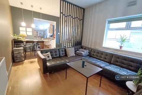 7 bedroom terraced house to rent, Moss Lane East, Manchester, M14