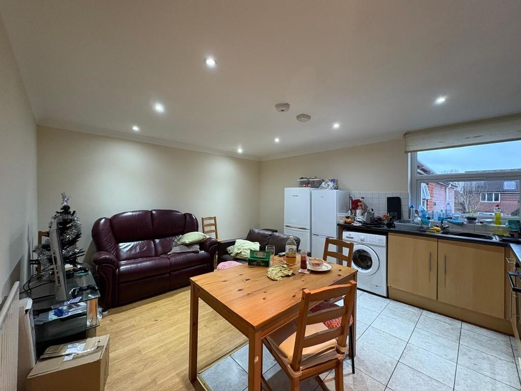 Photo 2025 12 08 17 11 26