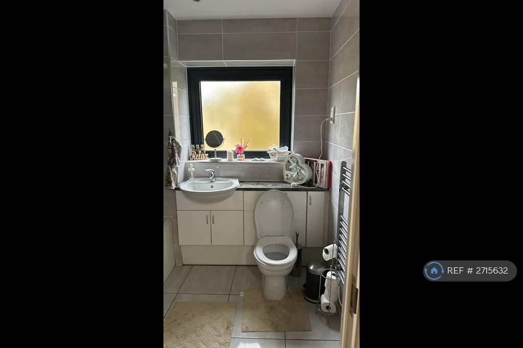 Bathroom - Near Bedroom 2
