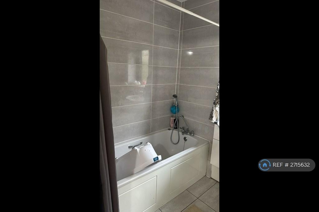 Bathroom - Near Bedroom 2