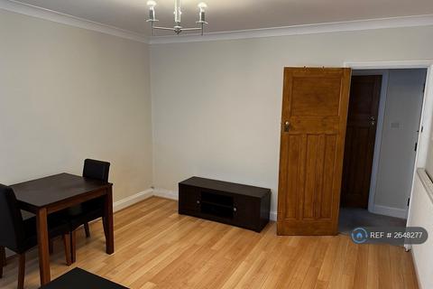 1 bedroom flat to rent, Bulstrode Avenue, Hounslow, TW3