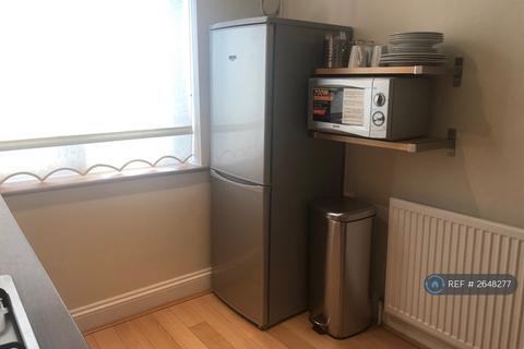 1 bedroom flat to rent, Bulstrode Avenue, Hounslow, TW3