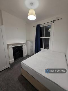 1 bedroom in a house share to rent, Maxted Road, London, SE15