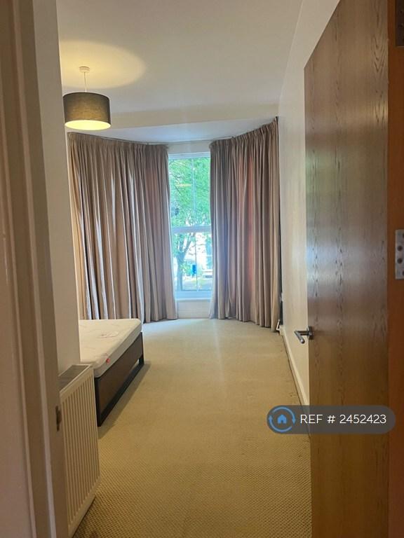 Large Light Filled Master Bedroom With En Suite