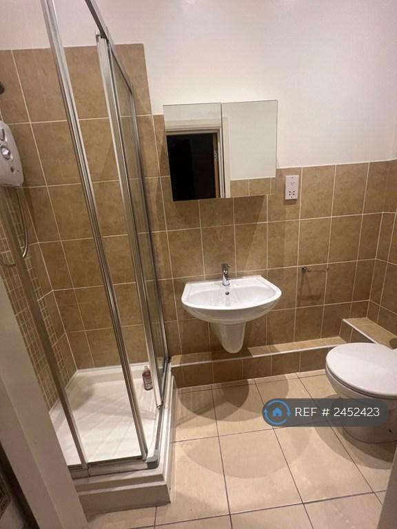 En Suite With Fully Enclosed Shower