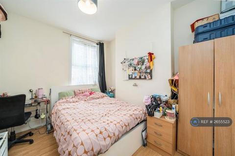 1 bedroom in a house share to rent, Farmdale Road, London, SE10
