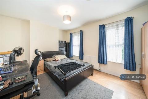 1 bedroom in a house share to rent, Farmdale Road, London, SE10