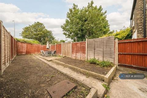 1 bedroom in a house share to rent, Farmdale Road, London, SE10
