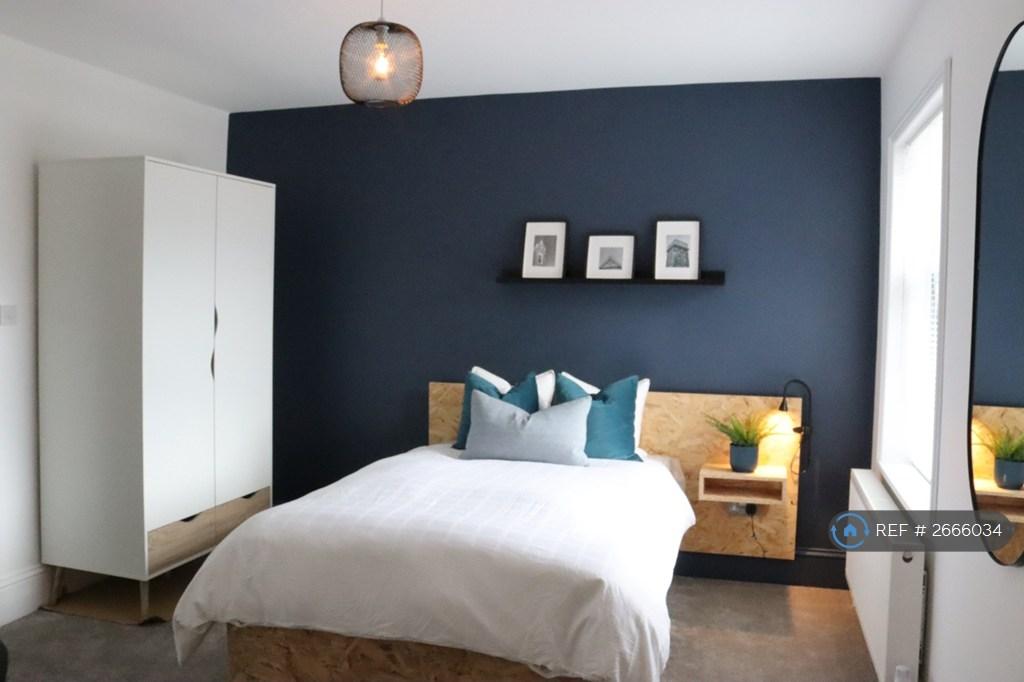 Room 4 - Ensuite + Kitchenette