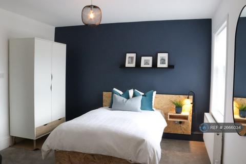 1 bedroom in a house share to rent, Ashley Road, Poole, BH14