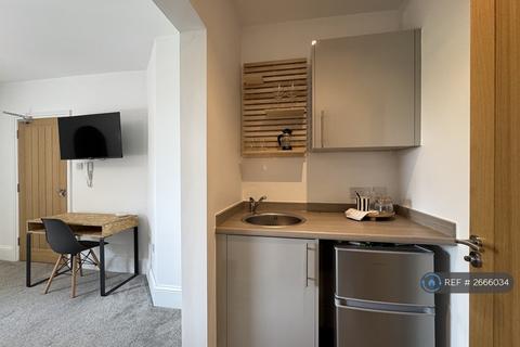 1 bedroom in a house share to rent, Ashley Road, Poole, BH14