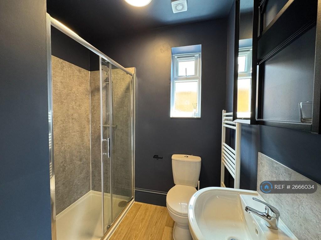 Room 4 - Ensuite + Kitchenette
