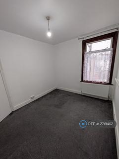 2 bedroom flat to rent, Fanshawe Avenue, Barking, IG11
