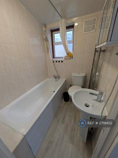 2 bedroom flat to rent, Fanshawe Avenue, Barking, IG11