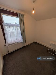 2 bedroom flat to rent, Fanshawe Avenue, Barking, IG11