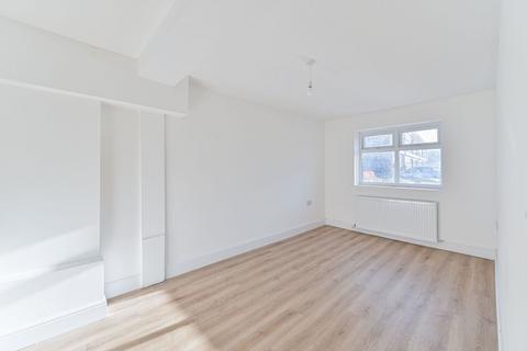 5 bedroom end of terrace house to rent, Bond Road, Mitcham, CR4
