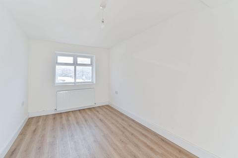 5 bedroom end of terrace house to rent, Bond Road, Mitcham, CR4