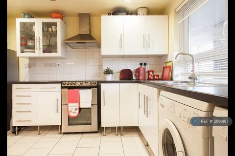 3 bedroom maisonette to rent, Ebenezer Mussel House, London, E2