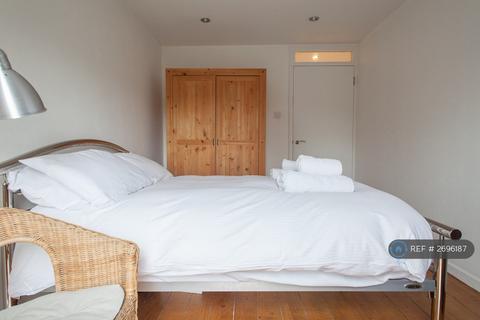 3 bedroom maisonette to rent, Ebenezer Mussel House, London, E2