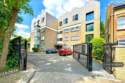 3 bedroom flat to rent, Greenway Court, Ilford, IG1