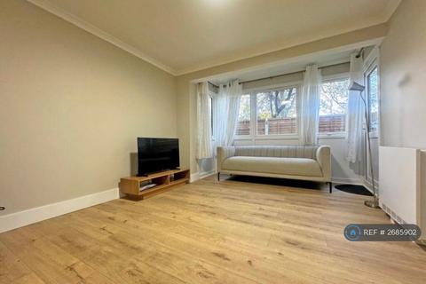 3 bedroom flat to rent, Greenway Court, Ilford, IG1