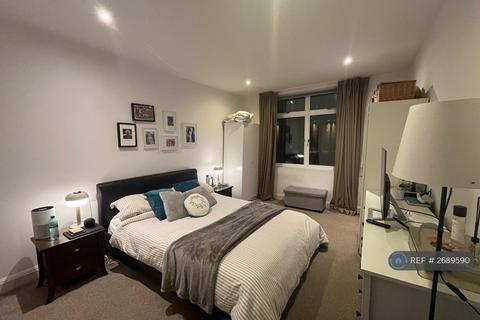 2 bedroom flat to rent, Bondway, London, SW8