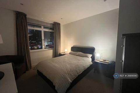 2 bedroom flat to rent, Bondway, London, SW8