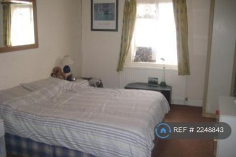 2 bedroom flat to rent, Prideaux Road, London, SW9