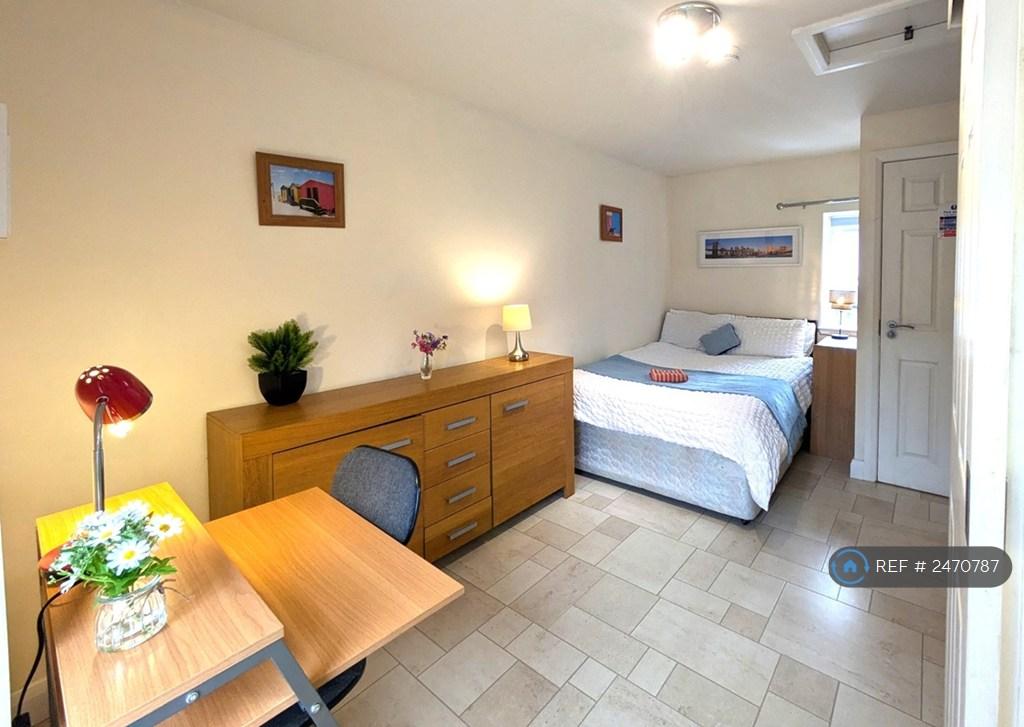 Ensuite Bedroom In Cottage
