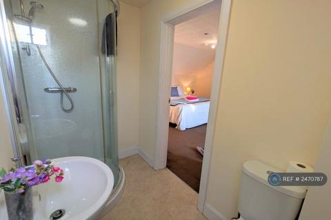 1 bedroom in a house share to rent, Laurieknowe, Dumfries, DG2