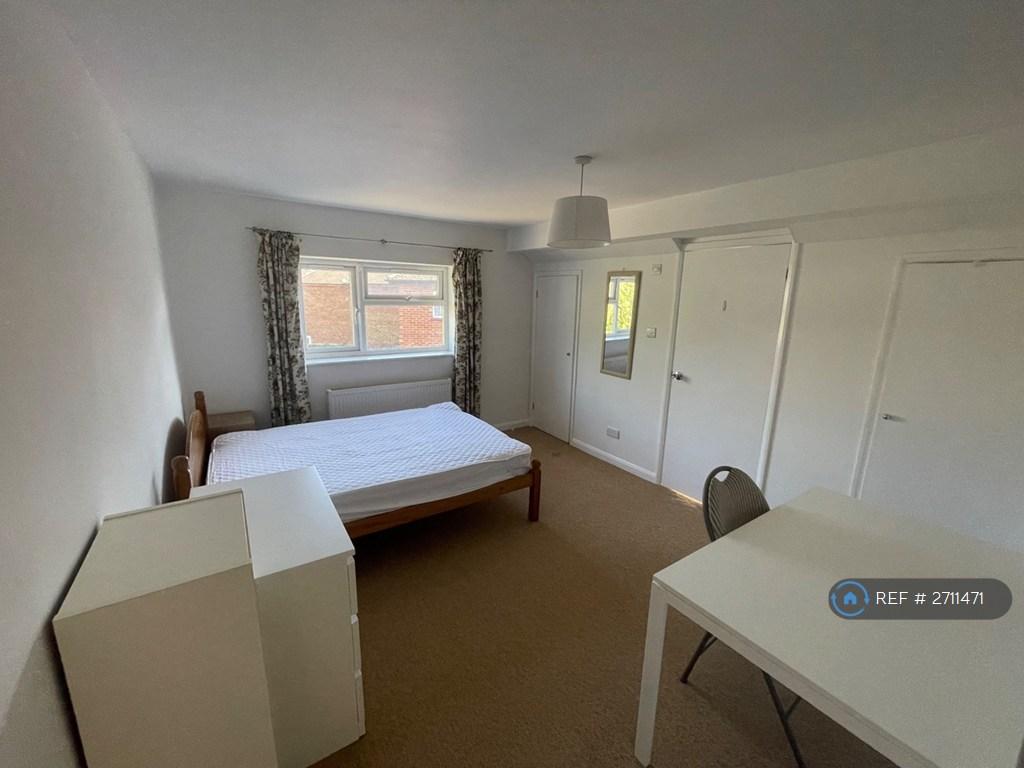 Room 5 (Upstairs Rear Double En-Suite Room)