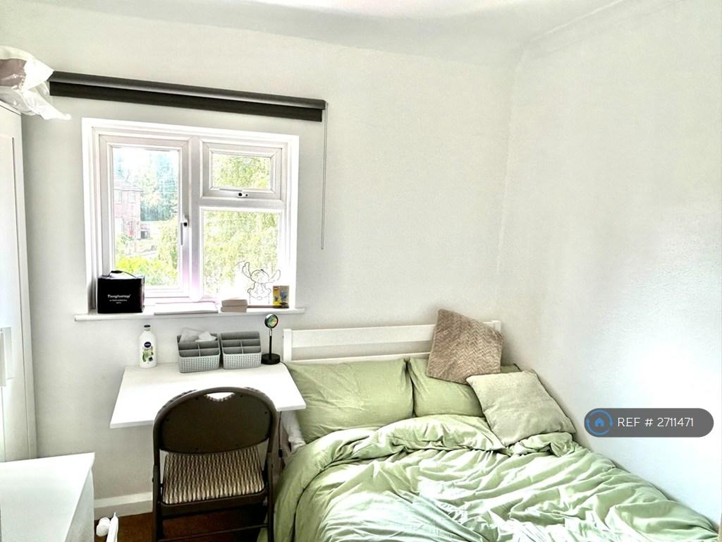 Room 3 (Upstairs Front Small Double Room)