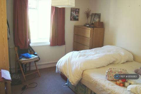 2 bedroom flat to rent, Prideaux Road, London, SW9