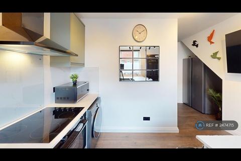 1 bedroom in a house share to rent, Longford Street, Warrington, WA2