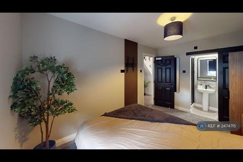 1 bedroom in a house share to rent, Longford Street, Warrington, WA2